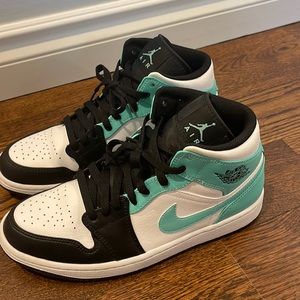 Air Jordan 1 Mid Tropical Twist